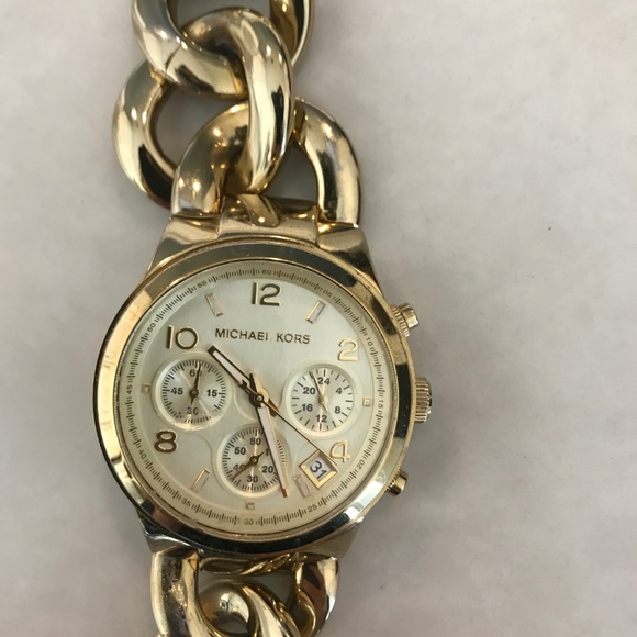 Michael Kors Women's Runway Gold-Tone Watch MK3131 - Picture 4 of 9